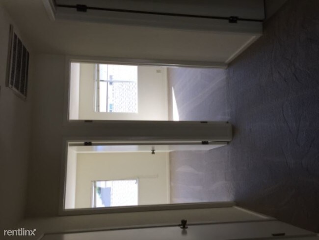 Building Photo - 3 br, 2.5 bath Townhome - 14923 Tahoe way