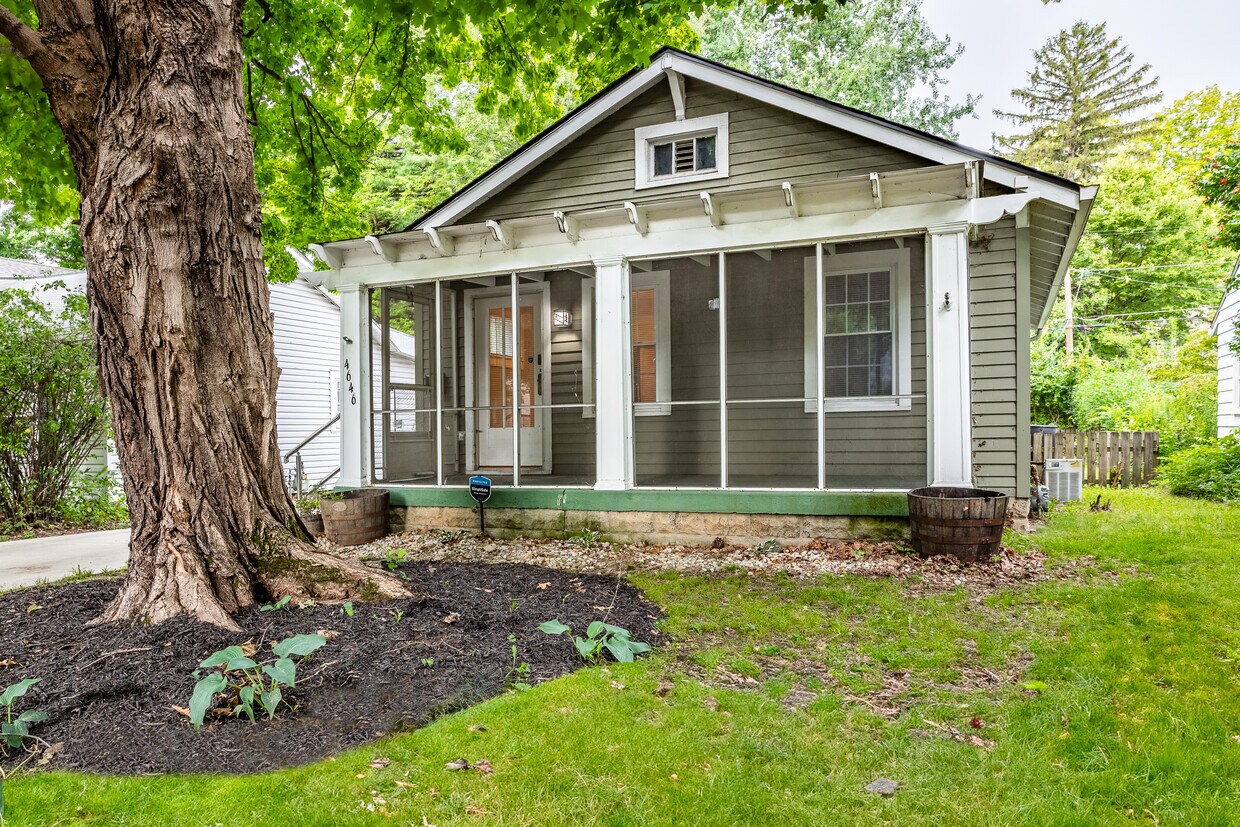 Foto principal - 4646 Rookwood Ave