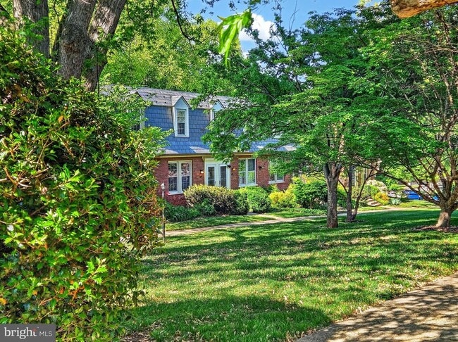 Foto del edificio - 1030 S Barton St