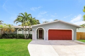 Building Photo - 628 SW 18th Ave