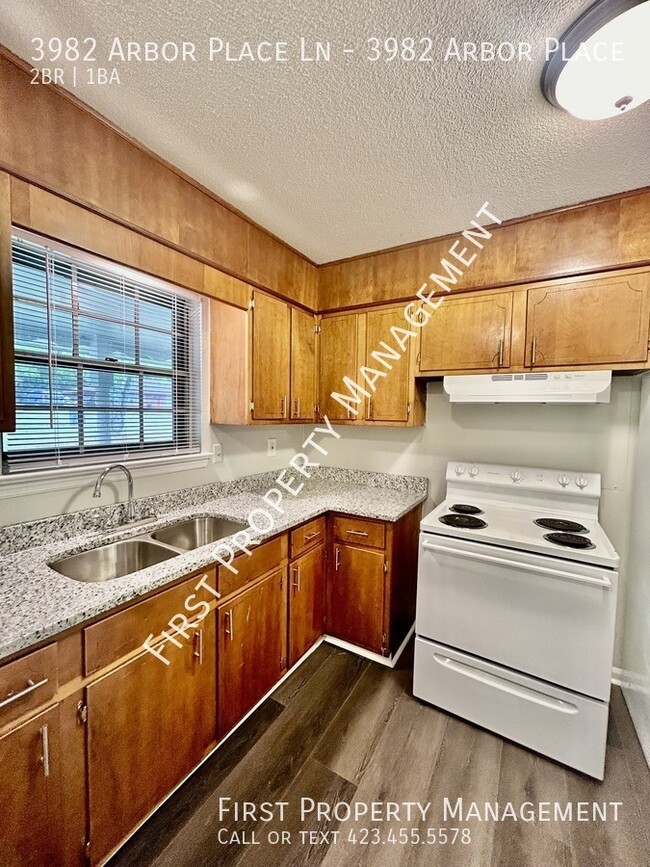 Building Photo - $700 Off One Month's Rent: 2/1 Remodeled D...