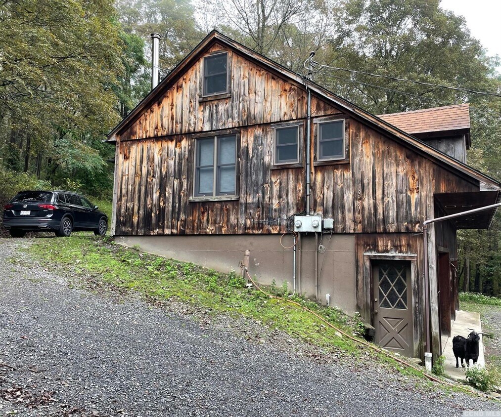 Primary Photo - 422 Angel Hill Rd