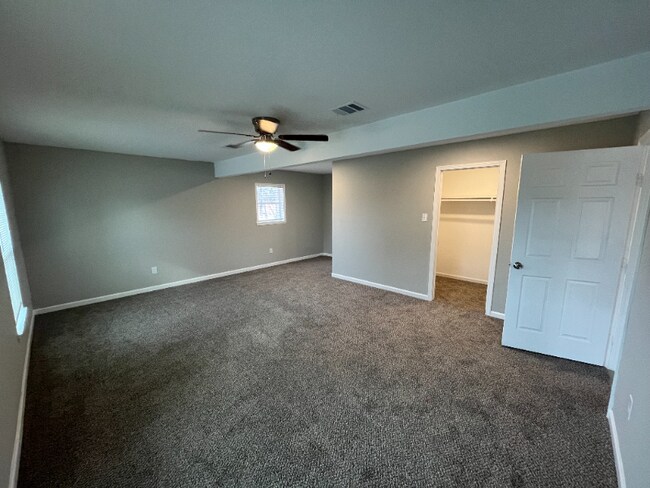 Building Photo - 606 Matchett St