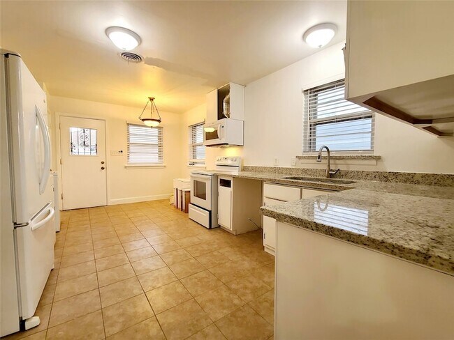 Foto del edificio - 1830 Viewcrest Dr
