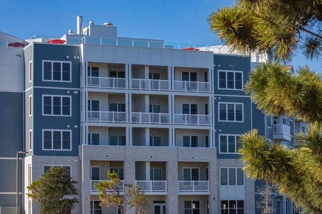 Building Photo - Pinewell Station