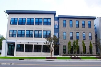 Building Photo - 1124 Castle St