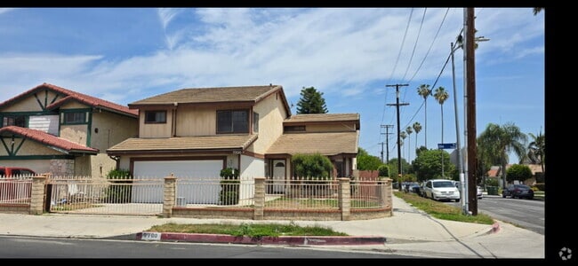 Building Photo - 7700 Oso Ave