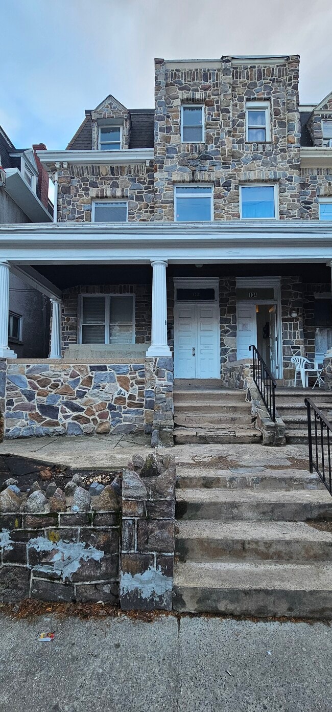 Building Photo - 132 W Douglass St
