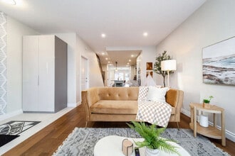 Building Photo - 10510-10132 132 St NW