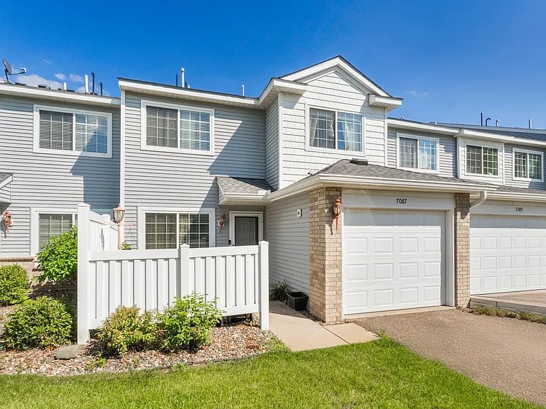 Foto principal - 7087 139th Ave NW