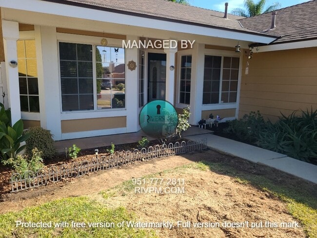 Building Photo - Beautiful home with great curb appeal!