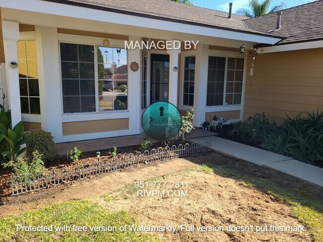 Foto del edificio - Beautiful home with great curb appeal!