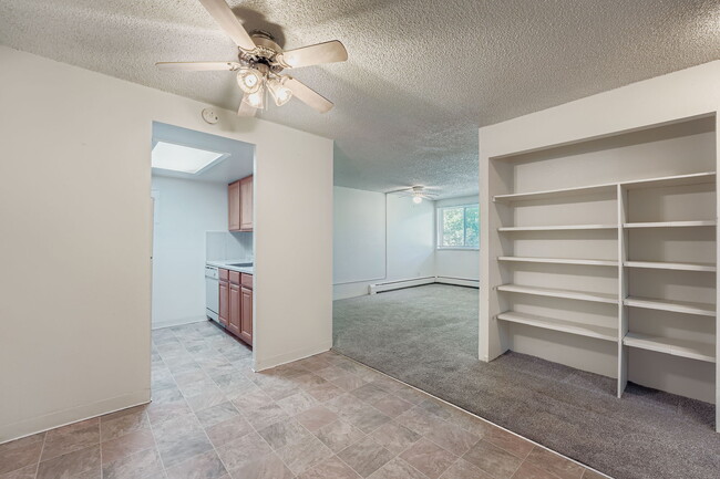 Building Photo - 1200 Golden Cir