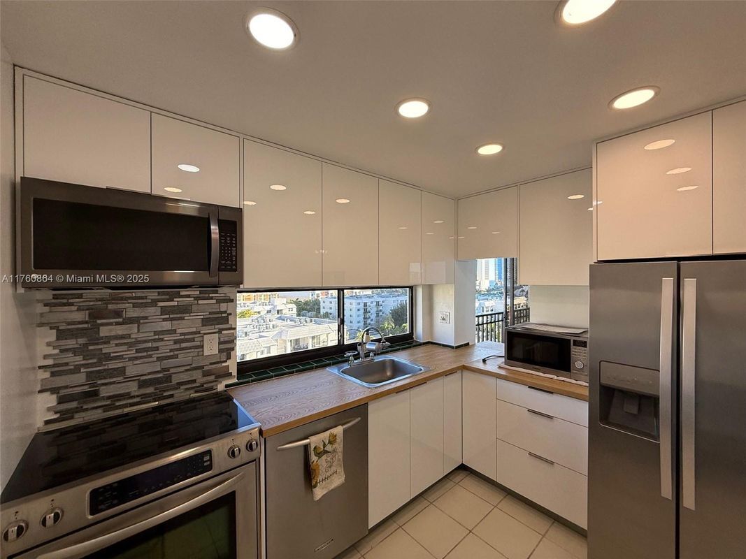 Foto principal - 17021 N Bay Rd