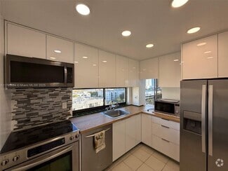 Building Photo - 17021 N Bay Rd
