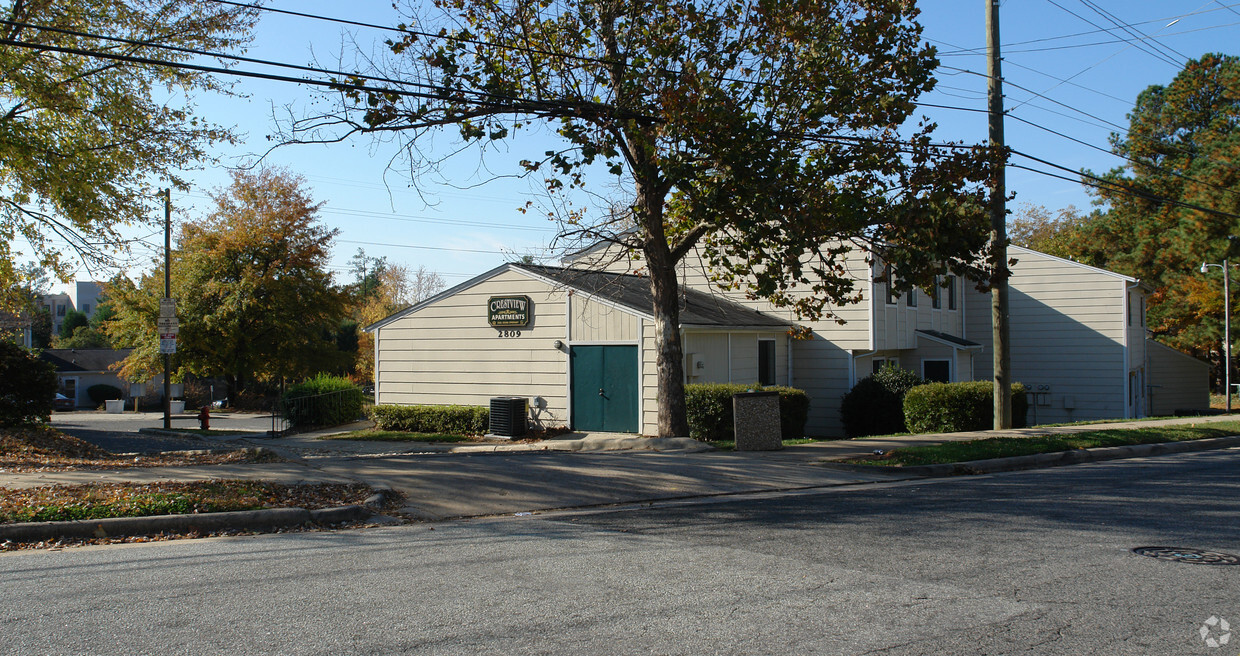 Primary Photo - Crestview Apartments