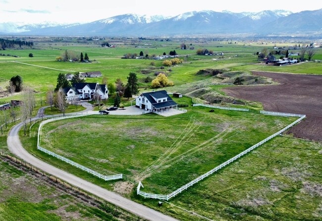 Building Photo - Brand New Custom Residence | 3 Bedroom, 2 Bath | Panoramic Bitterroot Valley Views | Private & Se...