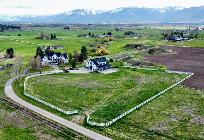 Foto del edificio - The Barndominium at Running Ridge