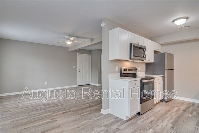 Foto del edificio - 168 Conifer Dr