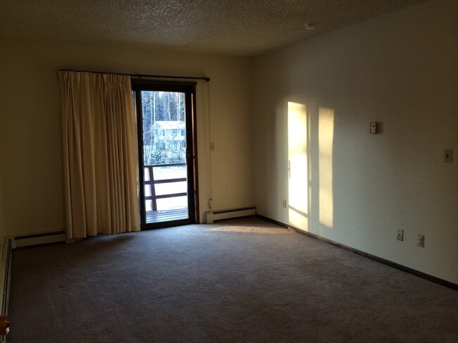 Livingroom - 404 Kit Blvd