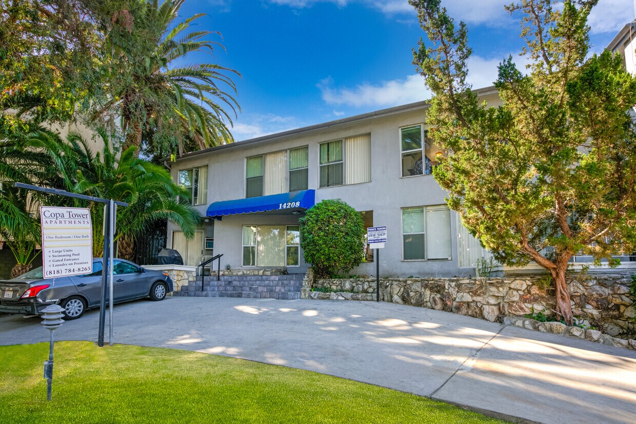 14208 Dickens St Unit 10, Sherman Oaks, CA 91423 Apartments in