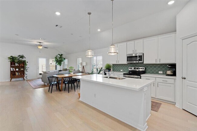 Building Photo - 200 Ottaviano Way