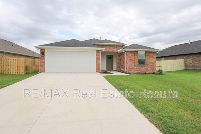 Photo - 203 Collie Ave House