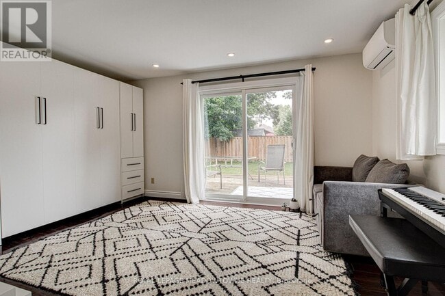 Building Photo - 205 Liverpool St