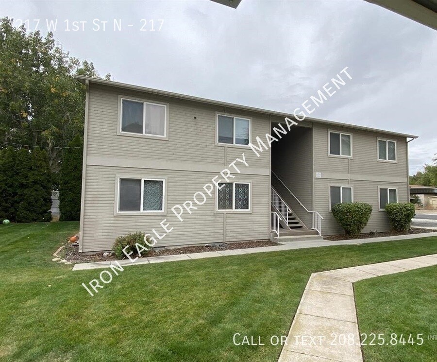 Foto principal - 217 W 1st St N