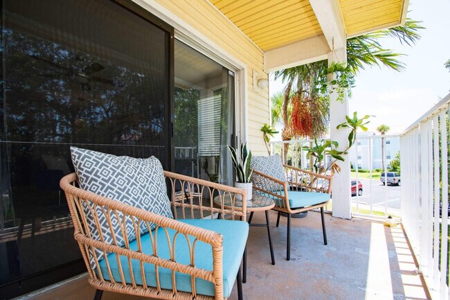 Building Photo - 650 Island Club Dr