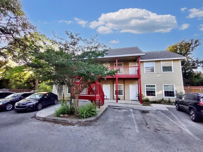 Building Photo - 412 Burleson St