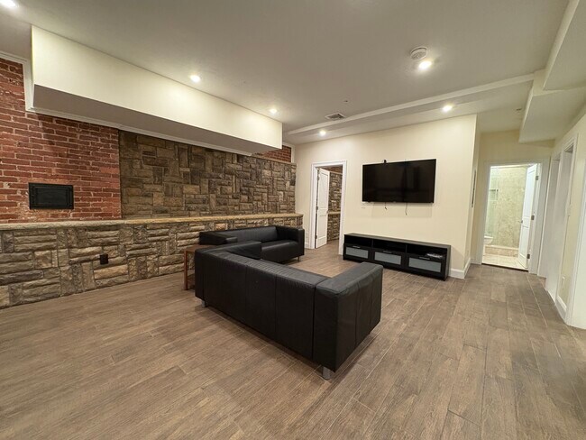 Foto del edificio - 1614 Beacon St