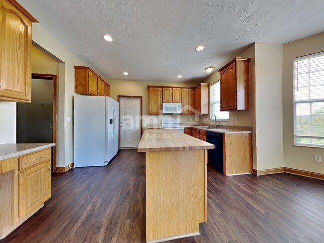 Foto del edificio - 841 Ginger Ridge Dr