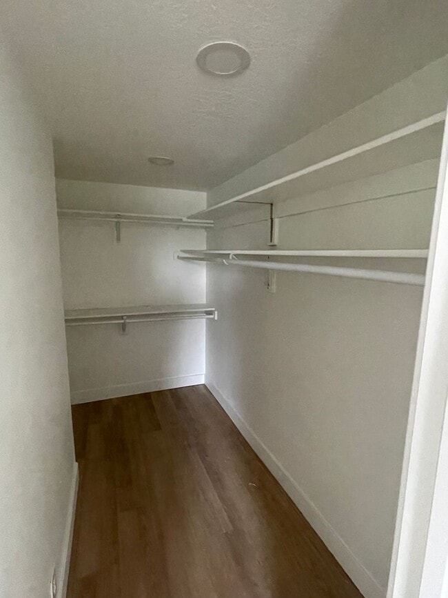 Building Photo - 2 Bedroom/1 Bathroom Condo in Midvale