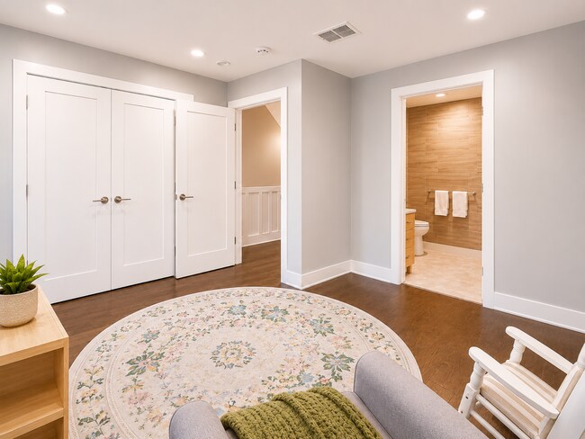 Foto del edificio - 16-Foot Wide 3BR Home with Finished Basement, Roof Deck & Backyard in Bella Vista/Hawthorne