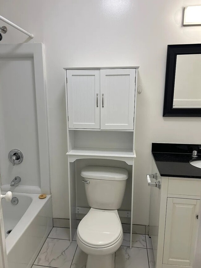 Building Photo - 1249 E Broadway