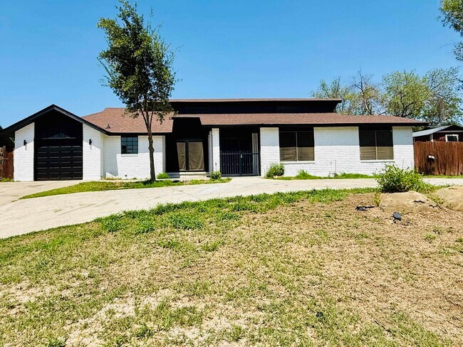 Foto del edificio - 907 Sandy Ln