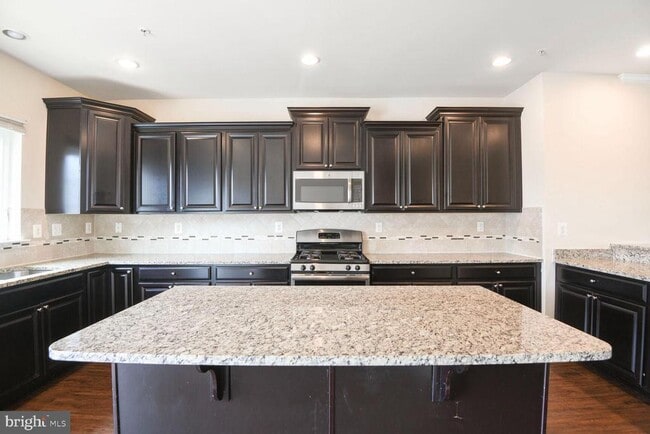 Building Photo - 7204 Brinley Way