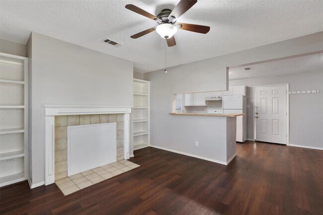 Building Photo - 3009 W Slaughter Ln