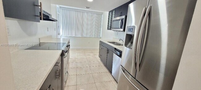 Building Photo - 18011 Biscayne Blvd