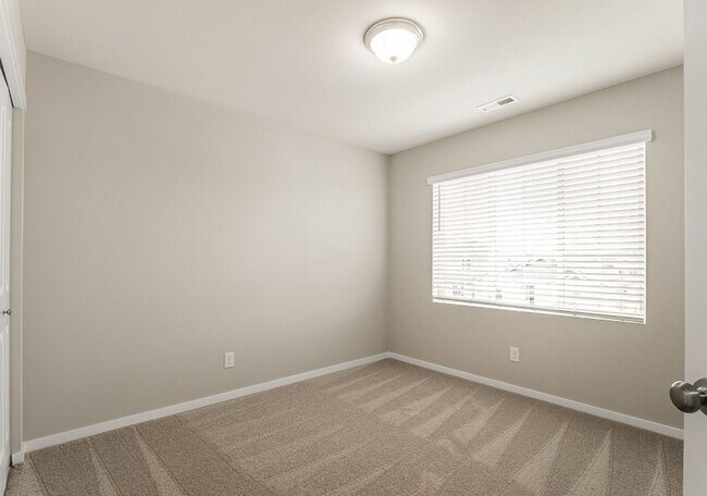 Foto del edificio - Modern 4-Bedroom Puyallup Home Built in 2022