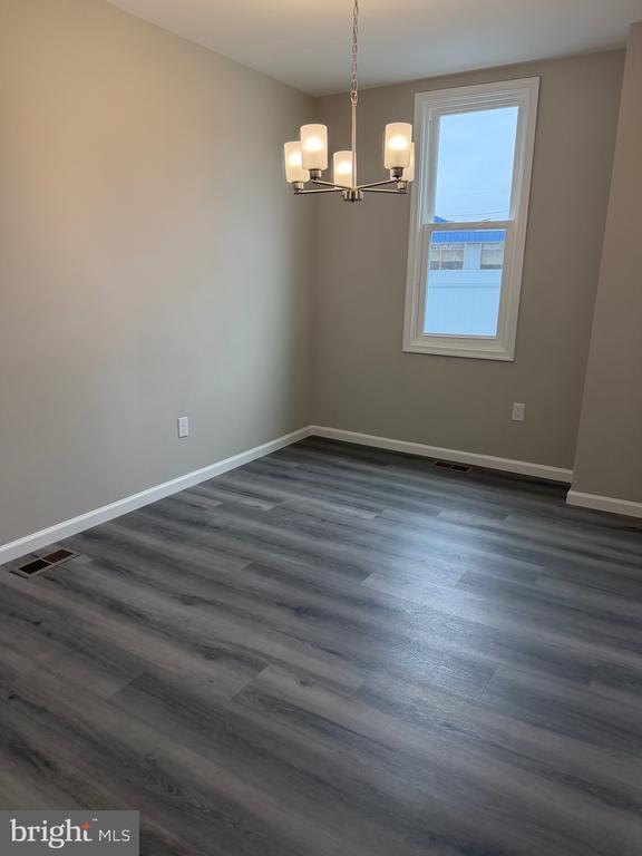 Foto del edificio - 224 E Main St