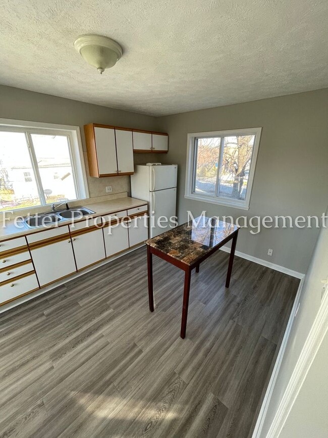 Building Photo - 661