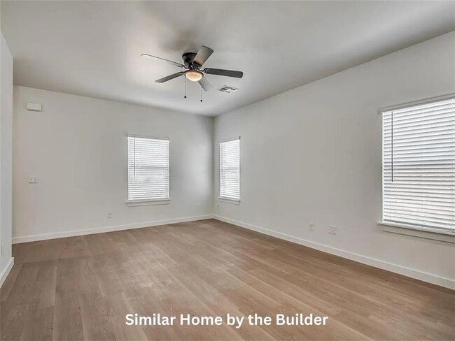 Building Photo - 916 SW D Ave