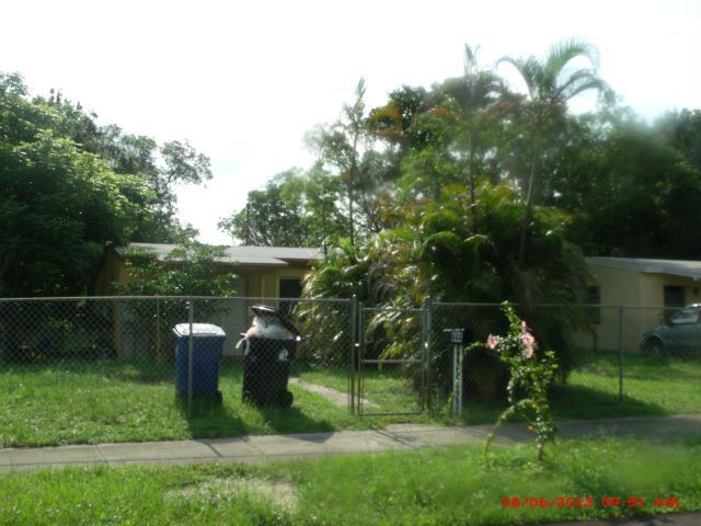 Primary Photo - Nice 3-1 house with impact windows