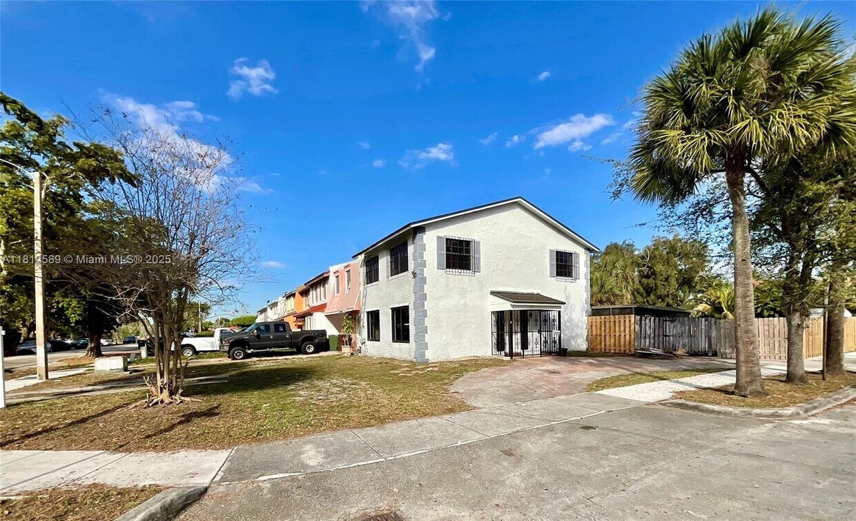 Foto principal - 1675 W 68th St