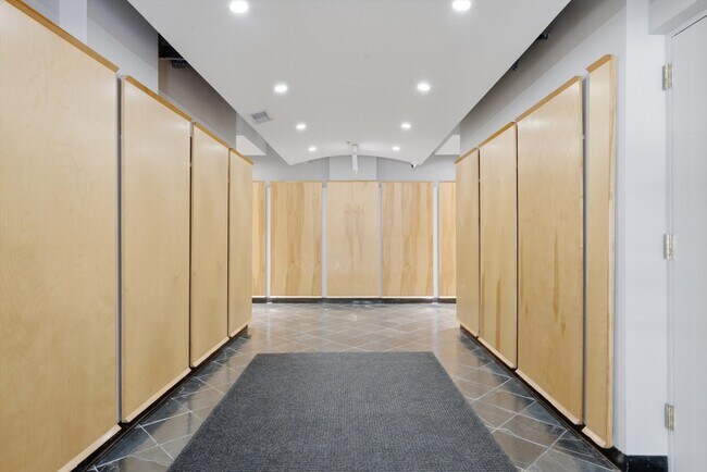 Foto del edificio - 1155 W Madison St