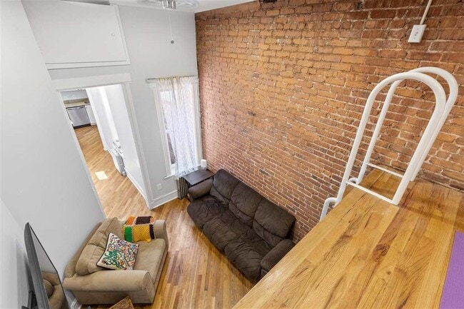 Building Photo - 709 Adams St