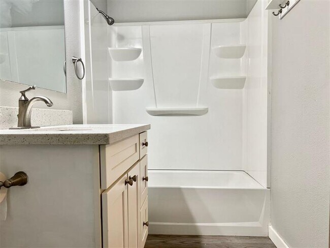 Building Photo - Charming Condo located in Auburn