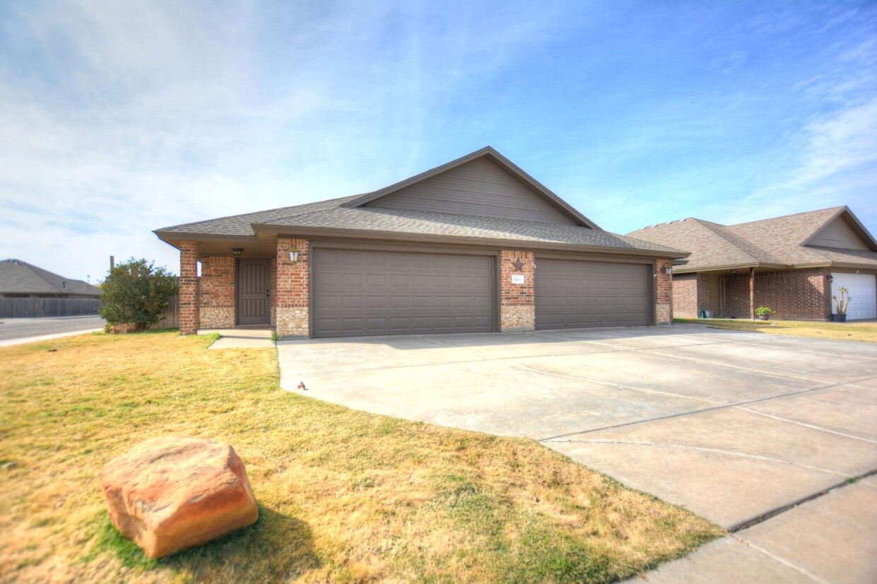 Primary Photo - 6816 Oakridge Ave